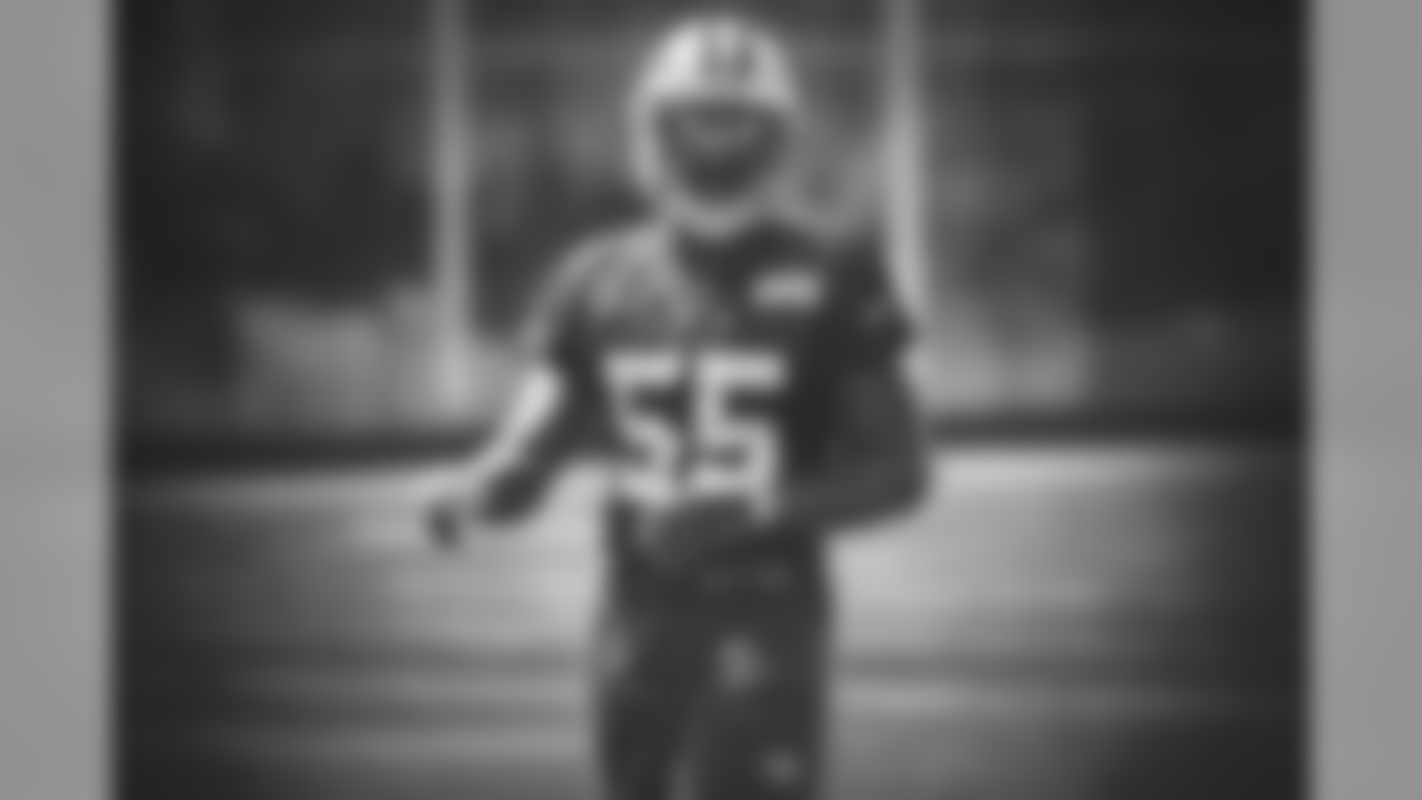 55 Jeremiah Attaochu (LB)