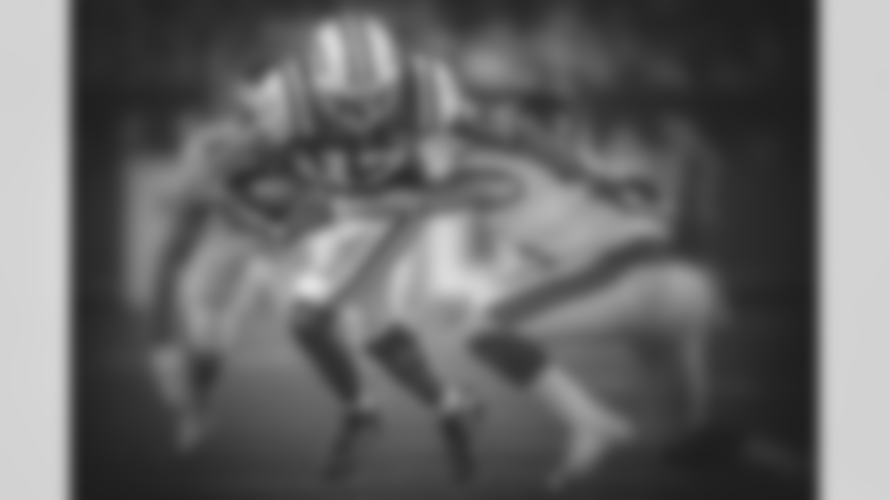 17 Charone Peake (WR)