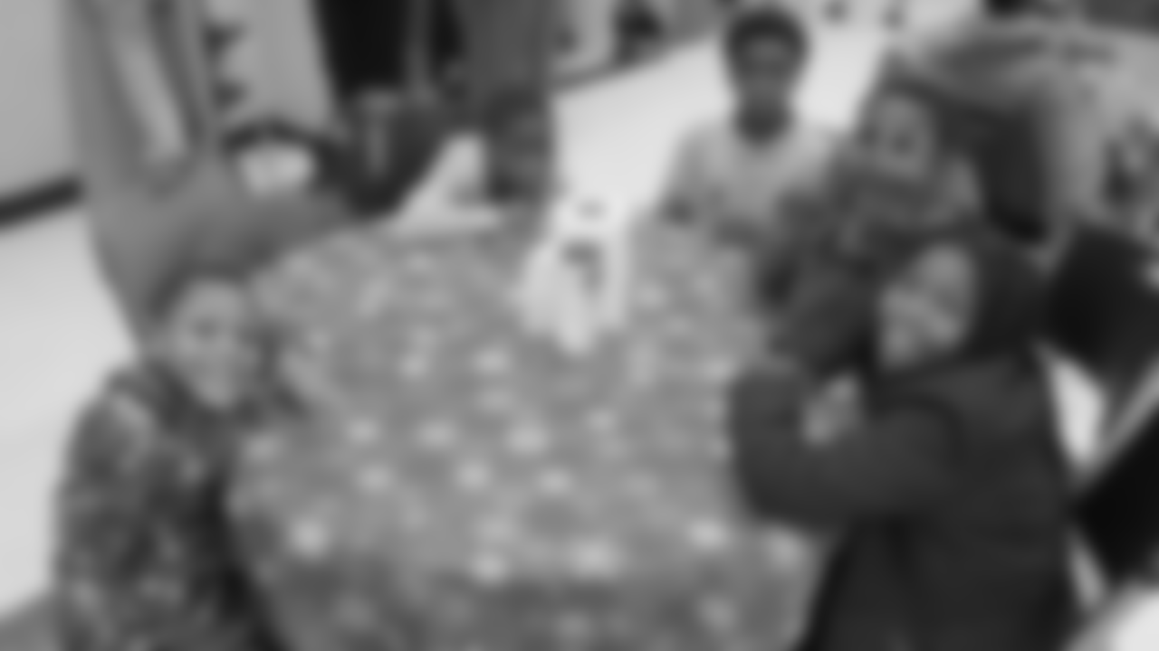 hardee-holiday-gallery-2560x1440-02