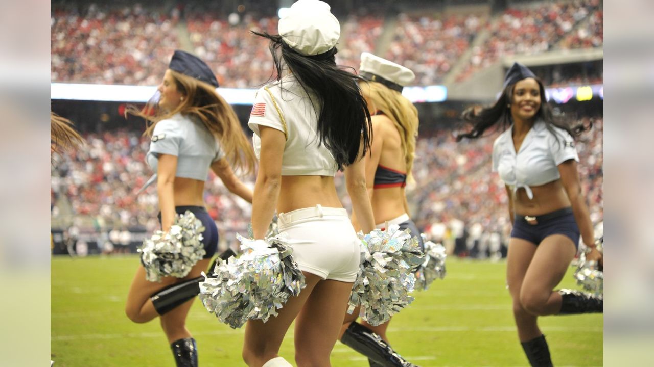 SLIDESHOW: Texans cheerleaders give salute to military