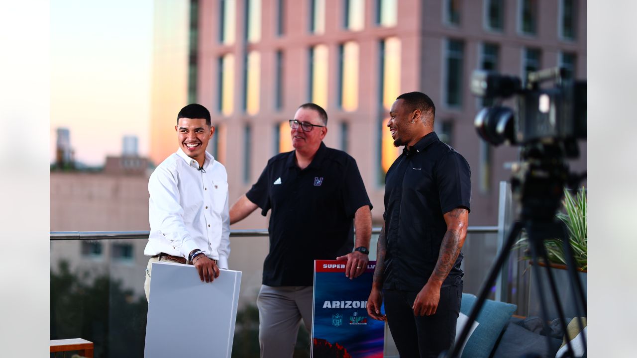 Texans' Christian Kirksey, Walter Payton Man of the Year nominee, surprises  Uvalde football team with custom Nike shoes