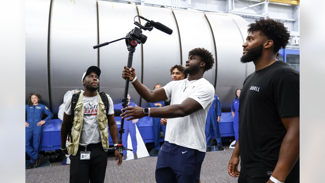 \ud83d\udcf8 | Texans 2023 rookie class visits NASA