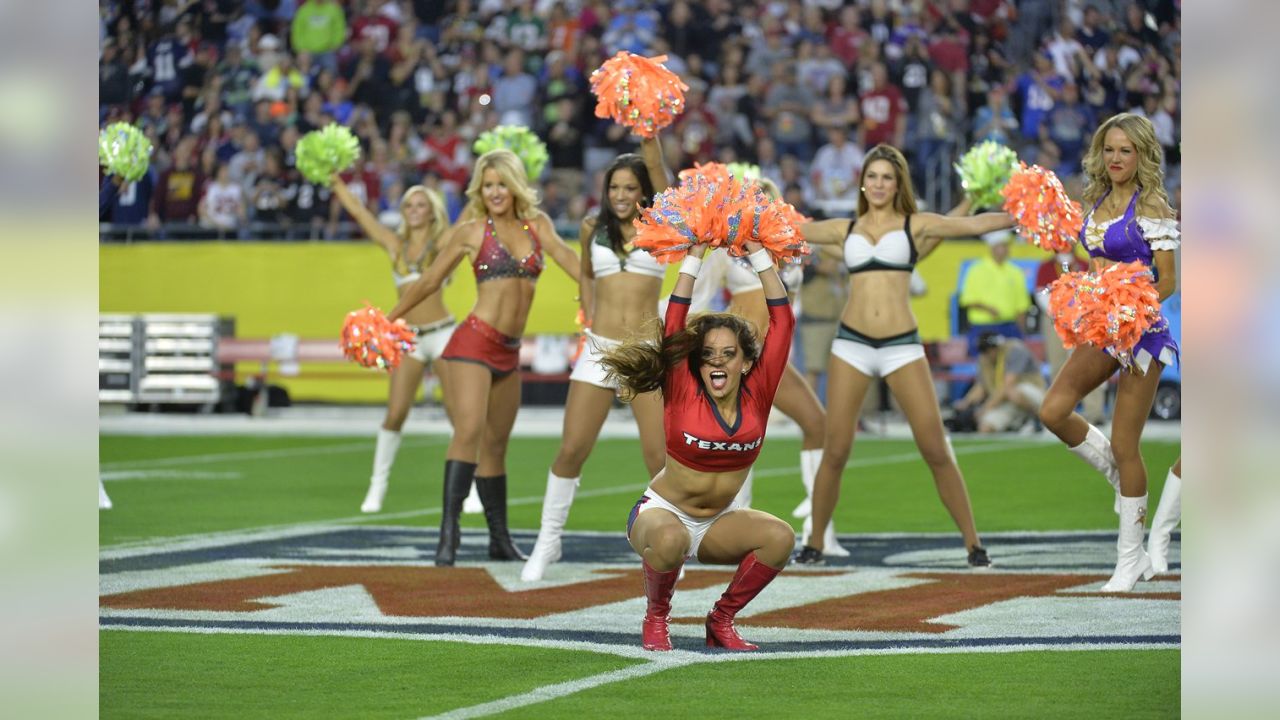 Five Houston Texans Cheerleaders are Pursuing STEM Careers - Science  Cheerleaders