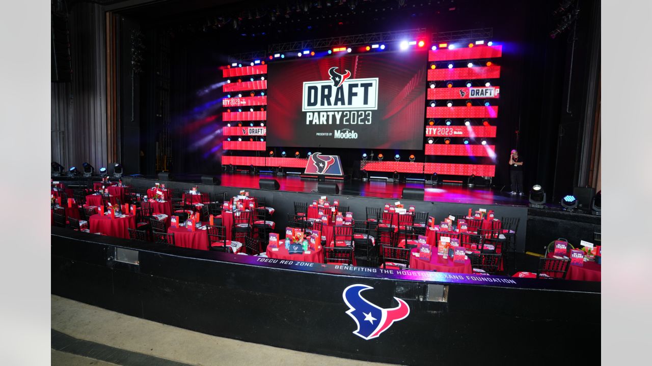 Photos: Houston fans celebrate Texans draft picks at Miller Outdoor Park –  Houston Public Media