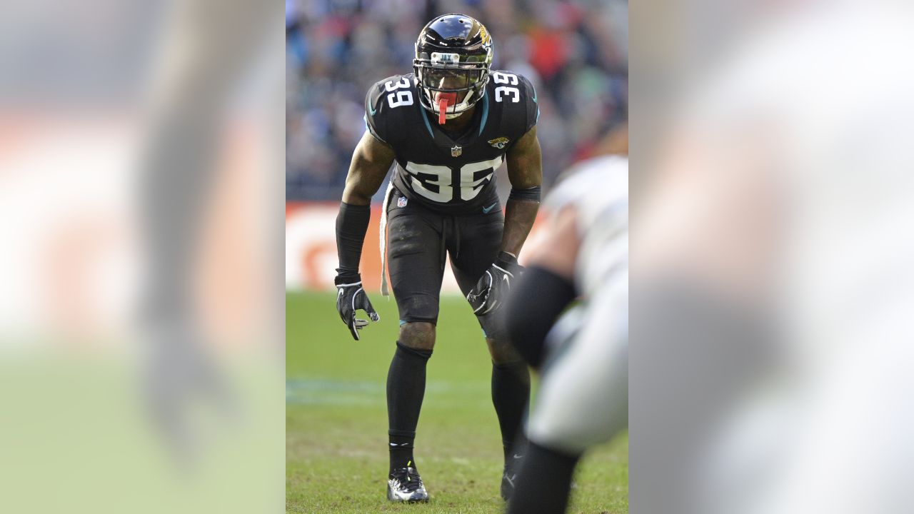 Texans GM likes what safety Tashaun Gipson brings to TE coverage