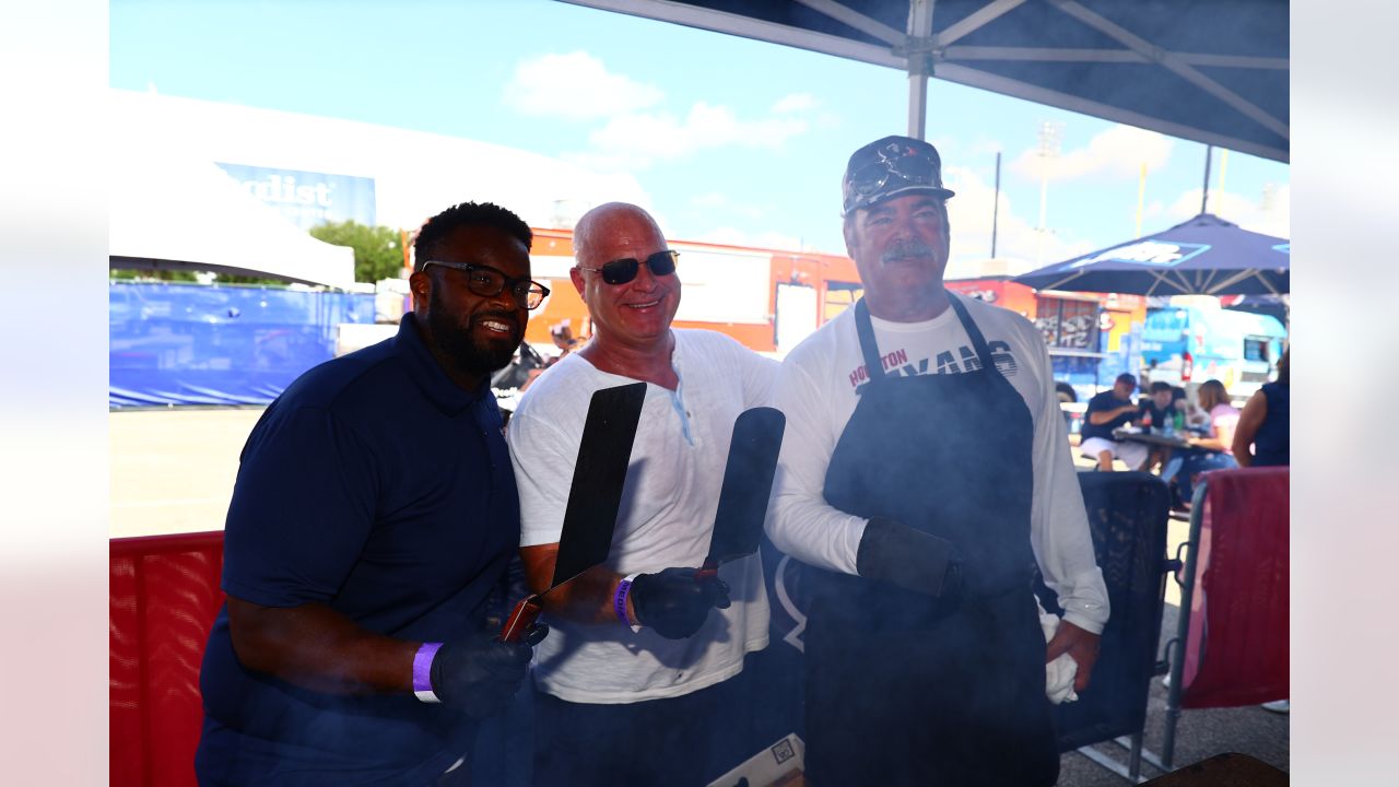 Cal McNair treats Texans fans with second annual 'Cal's Cookout'