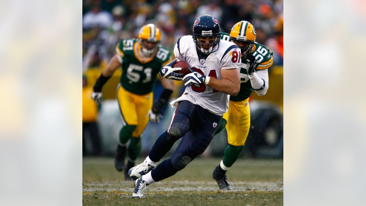 Owen Daniels of the Houston Texans runs with the ball during the News  Photo - Getty Images