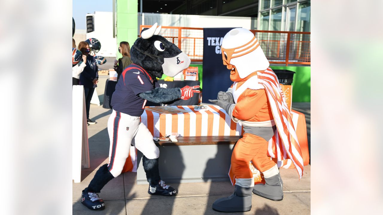 Whataburger Treats Staff and Volunteers