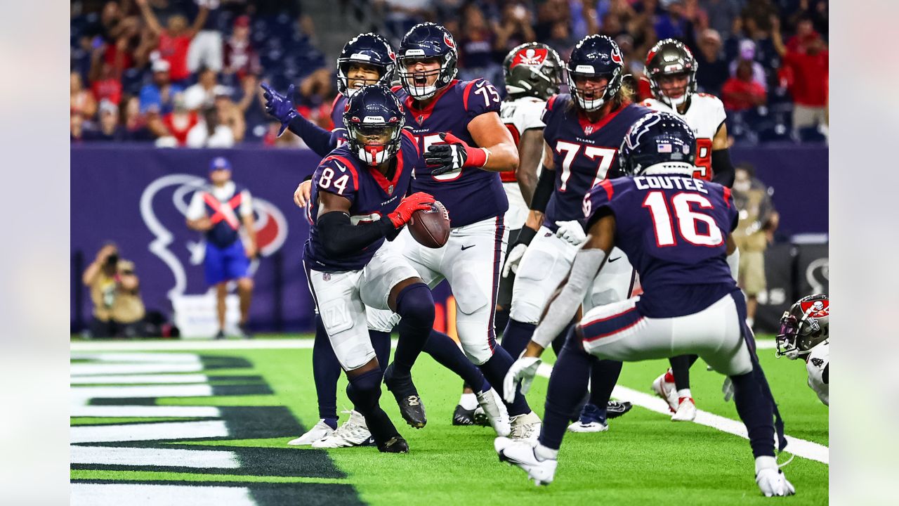 Brady throws touchdown pass as Buccaneers beat Texans 23-16