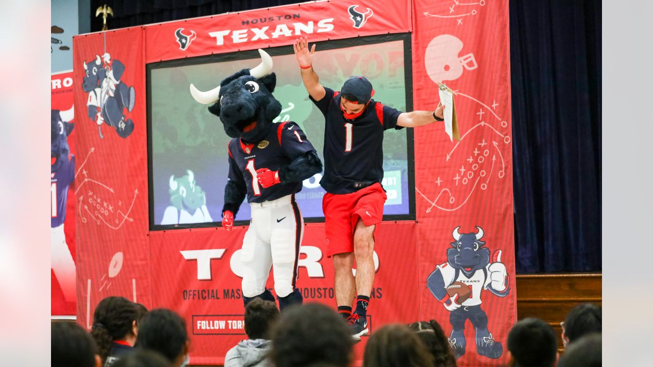 Texans mascot Toro battles bullying, Free