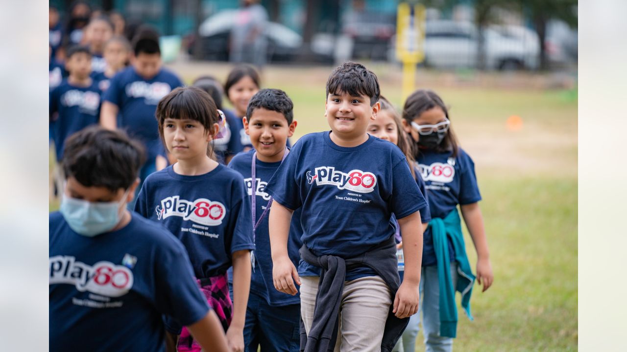 Redskins, kids Play 60 at Belvoir Annual youth fitness event