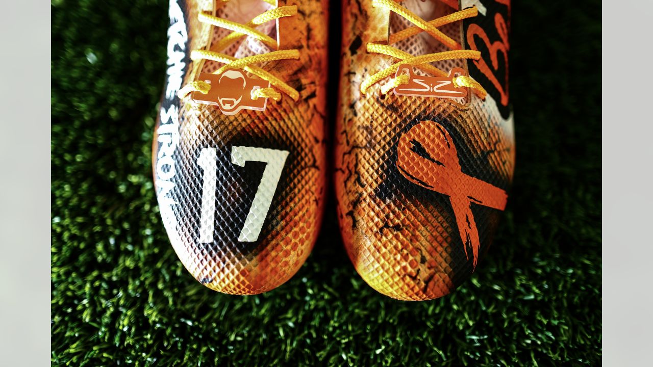 Houston Texans on X: In celebration of #MyCauseMyCleats, the WR room will  wear cleats honoring John Metchie III and his battle against leukemia