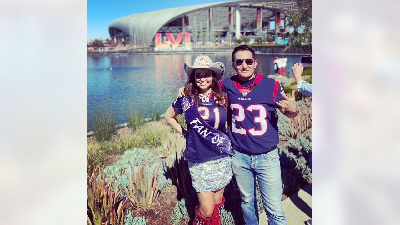 \ud83d\udcf8 | 2021 Fan of the Year: Debbie the Texan