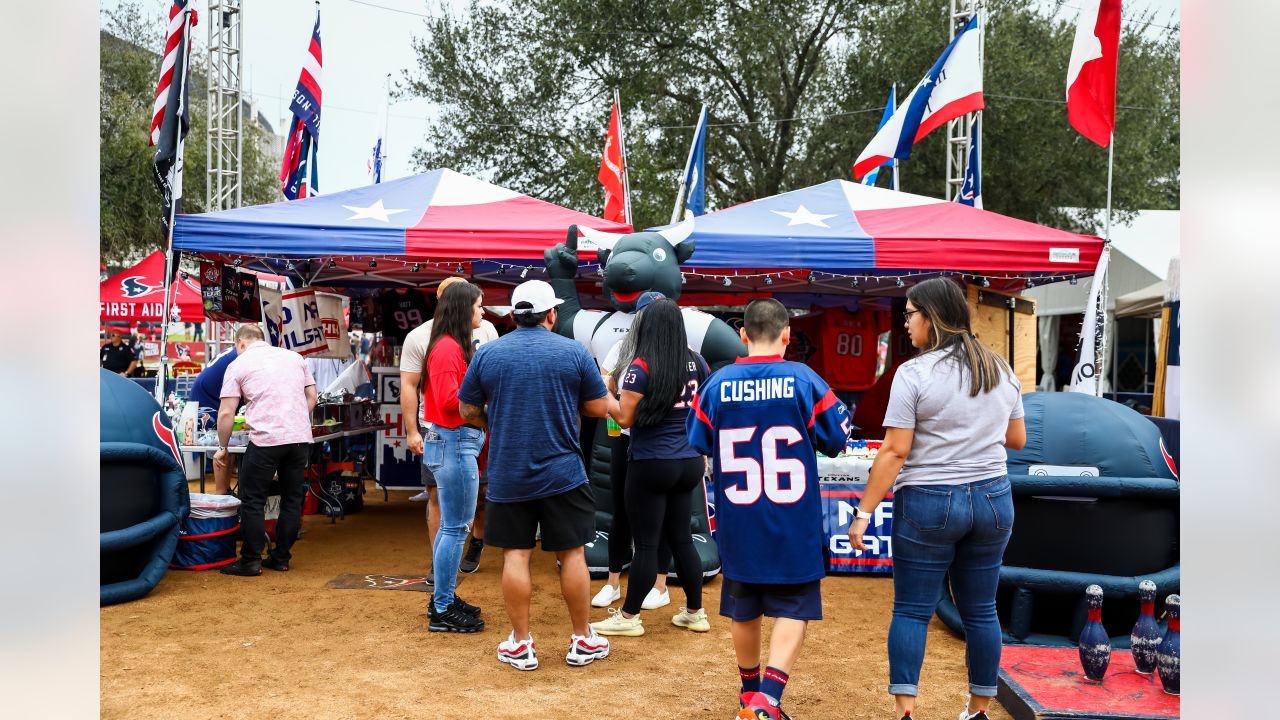 Houston Texans - The #INDvsHOU H-E-B Tailgaters of the Game are the Horns  Up Tailgaters from the Orange Lot!