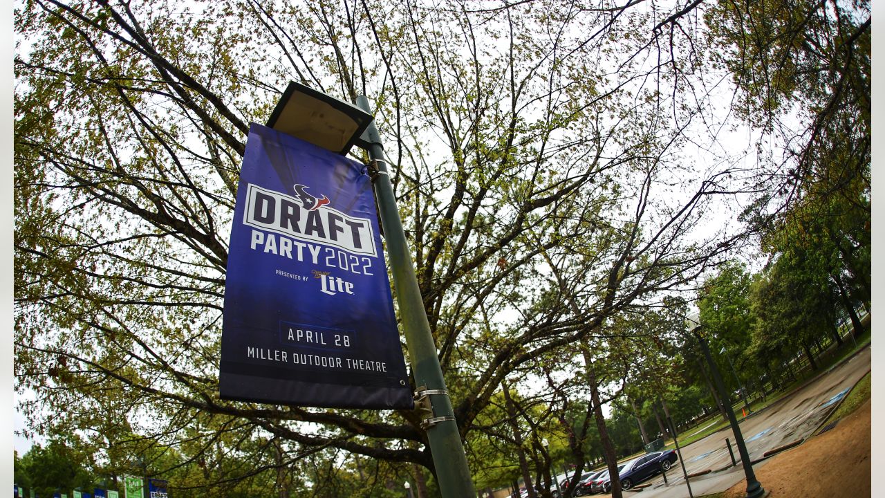 Photos: Houston fans celebrate Texans draft picks at Miller Outdoor Park –  Houston Public Media