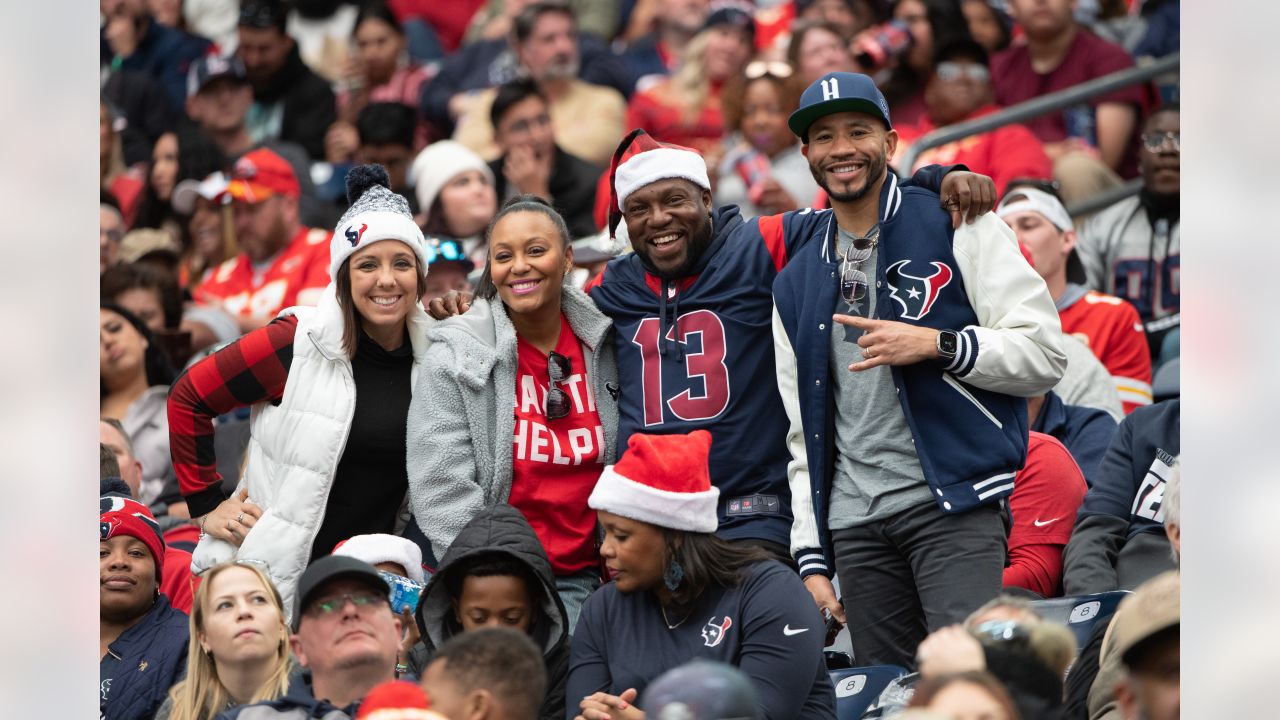 Kansas City Chiefs vs. Houston Texans. Fans support on NFL Game. Silhouette  of supporters, big screen with two rivals in background Stock Photo - Alamy