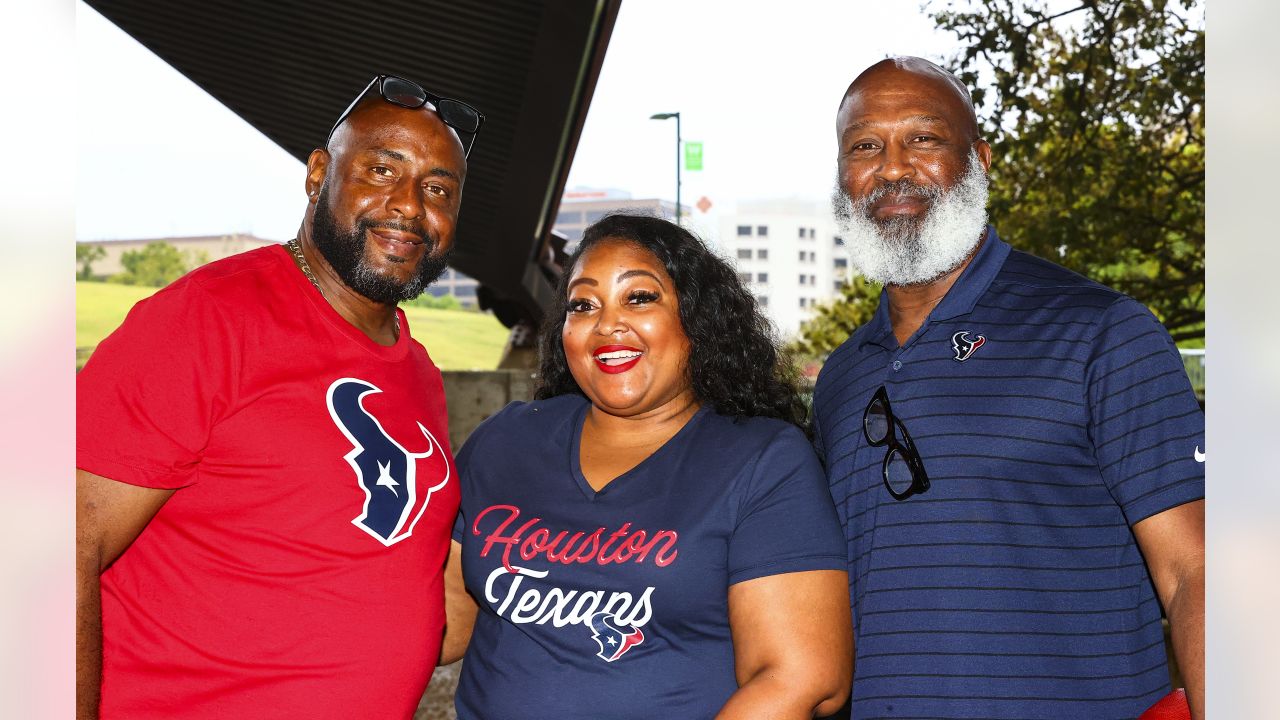 Photos: Houston fans celebrate Texans draft picks at Miller Outdoor Park –  Houston Public Media