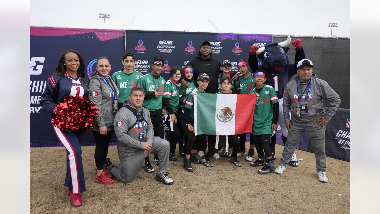 \ud83d\udcf8 | Texans visit Team Mexico at the Pro Bowl Games