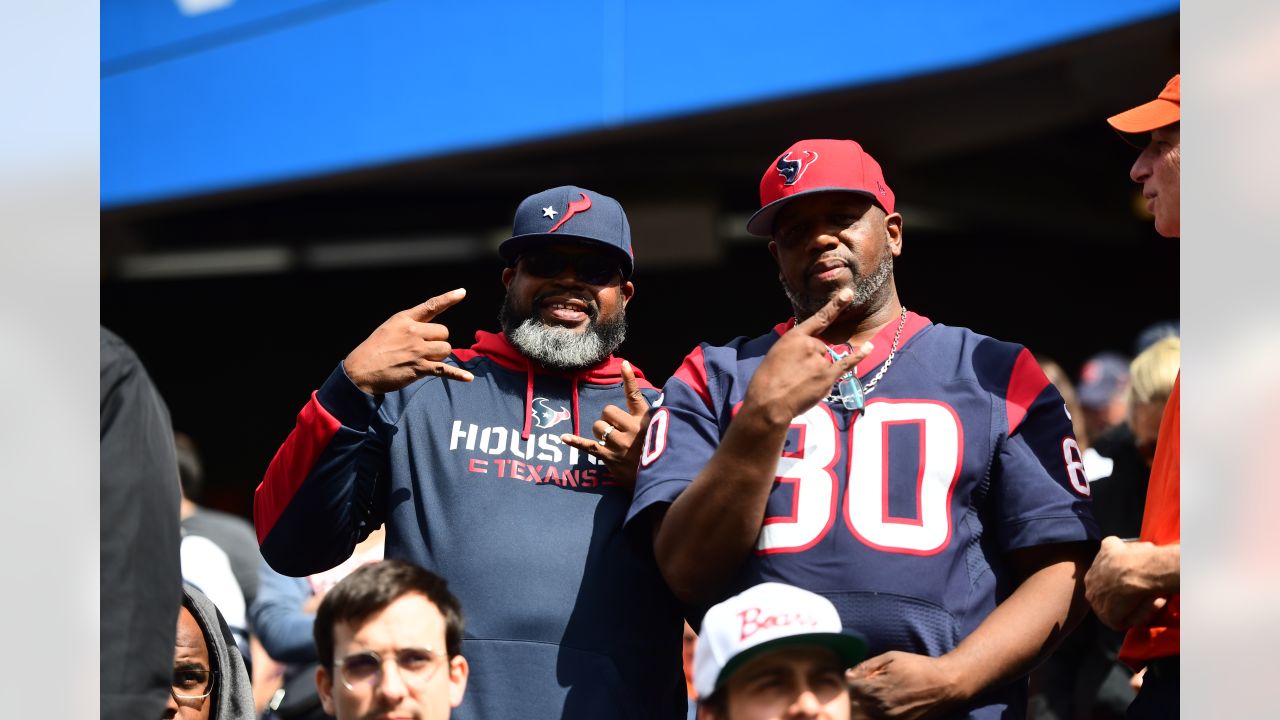 Chicago Bears vs. Houston Texans. Fans support on NFL Game. Silhouette of  supporters, big screen with two rivals in background Stock Photo - Alamy