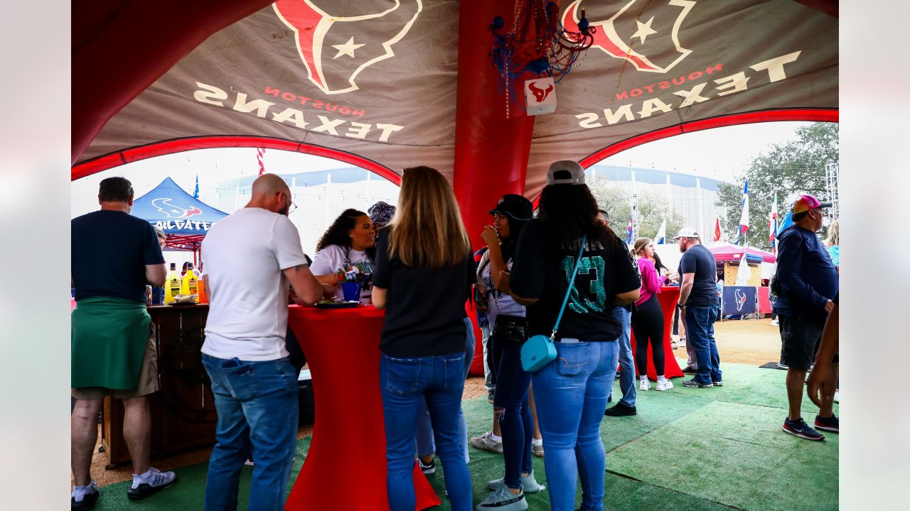 Houston Texans - The #INDvsHOU H-E-B Tailgaters of the Game are the Horns  Up Tailgaters from the Orange Lot!