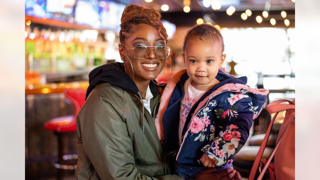 Texans' Laremy Tunsil surprises single mothers, children with meals, games,  gift bags and football tickets: 'I love giving back'