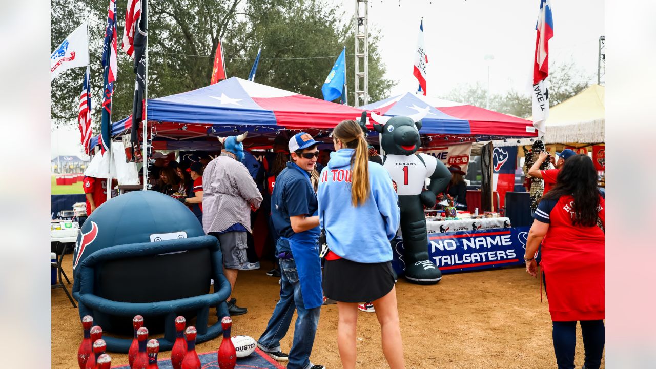 Houston Texans - The #INDvsHOU H-E-B Tailgaters of the Game are the Horns  Up Tailgaters from the Orange Lot!