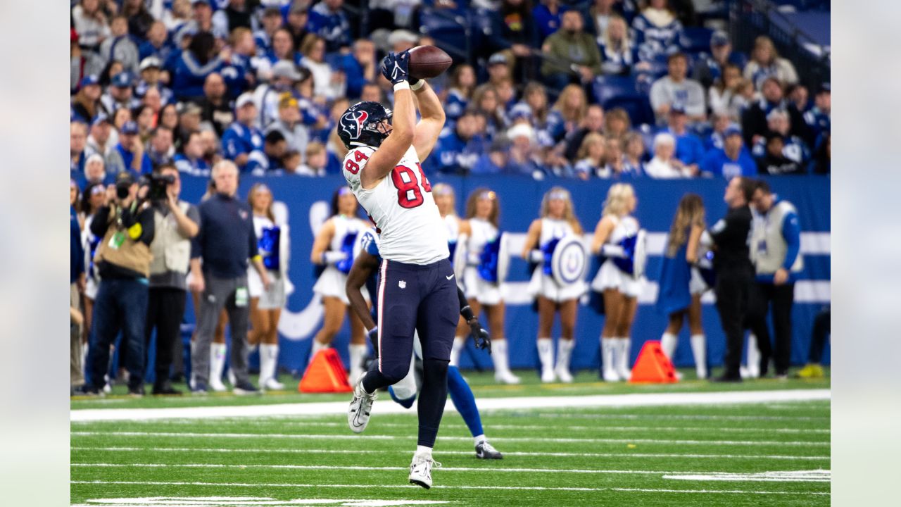 Houston Texans tight end Jordan Murray takes passes during the NFL football  team's training camp Thursday, July 27, 2023, in Houston. (AP Photo/Michael  Wyke Stock Photo - Alamy