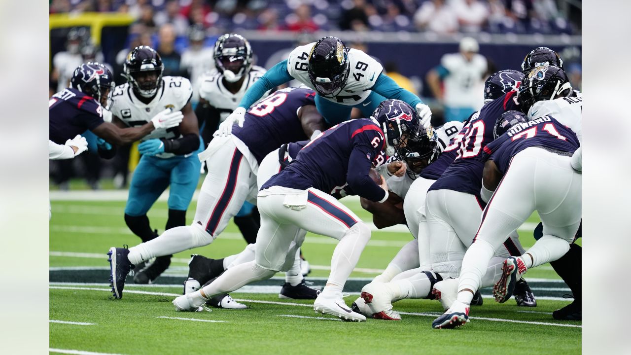 Houston, Texas, USA. 1st Jan, 2023. Jacksonville Jaguars running back  JaMycal Hasty (22) carries the ball while being tackled by Houston Texans  linebacker Christian Harris (48) during the game between the Houston