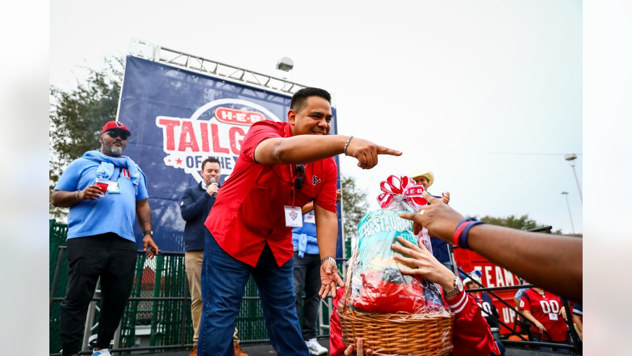 Houston Texans - The H-E-B Tailgater of the Game is 'Bulls on Party  Tailgaters' in the Maroon Lot! Let's go Texans! Tailgate Photos: