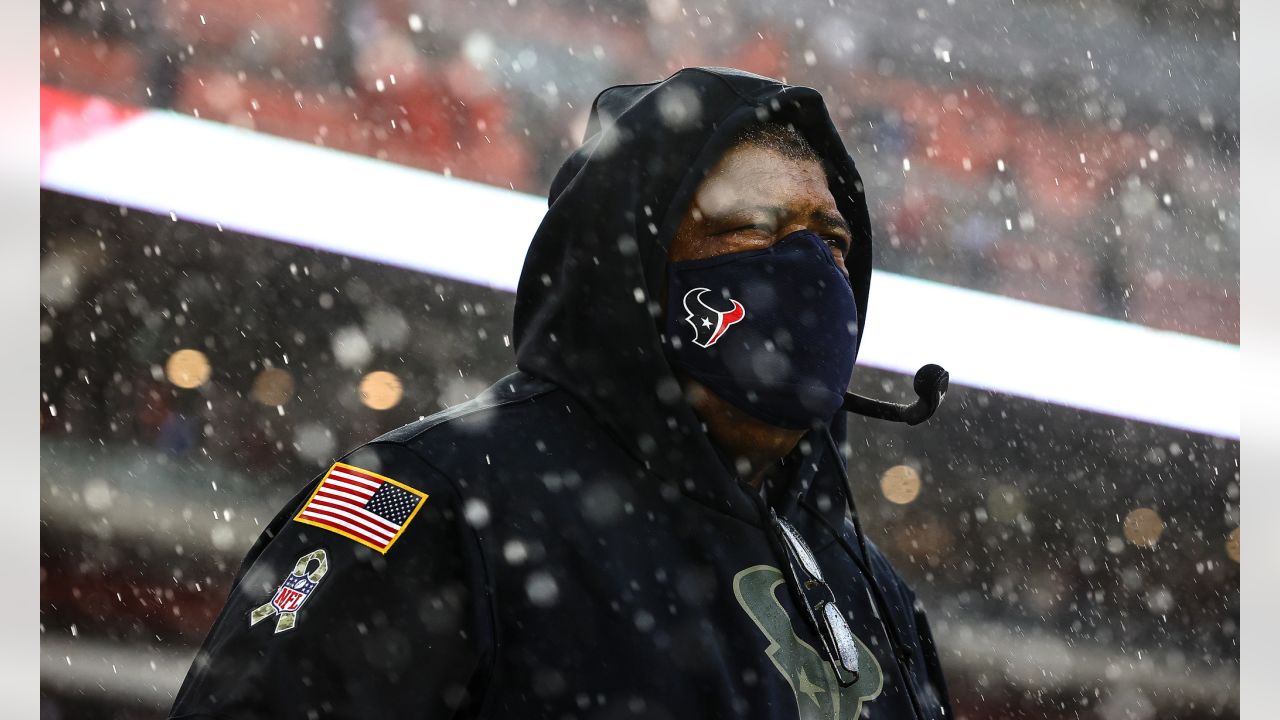 Texans DC Romeo Crennel announces retirement after 39 seasons in