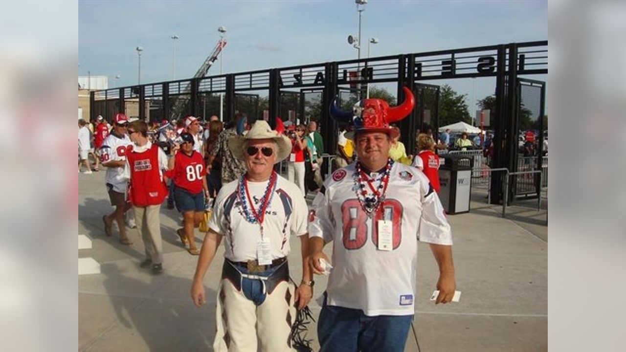 Titans vs Broncos Watch Party - Plaza Mariachi