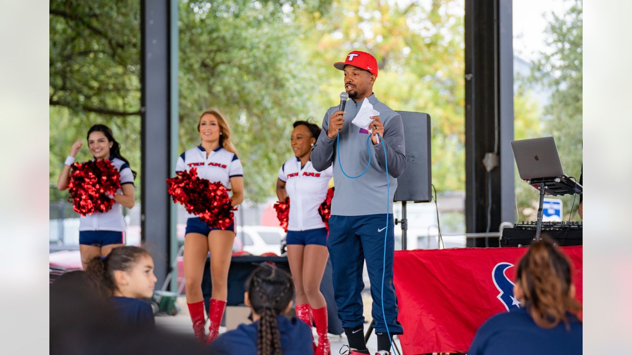 Redskins, kids Play 60 at Belvoir Annual youth fitness event included some  40 children from JBM-HH, Article