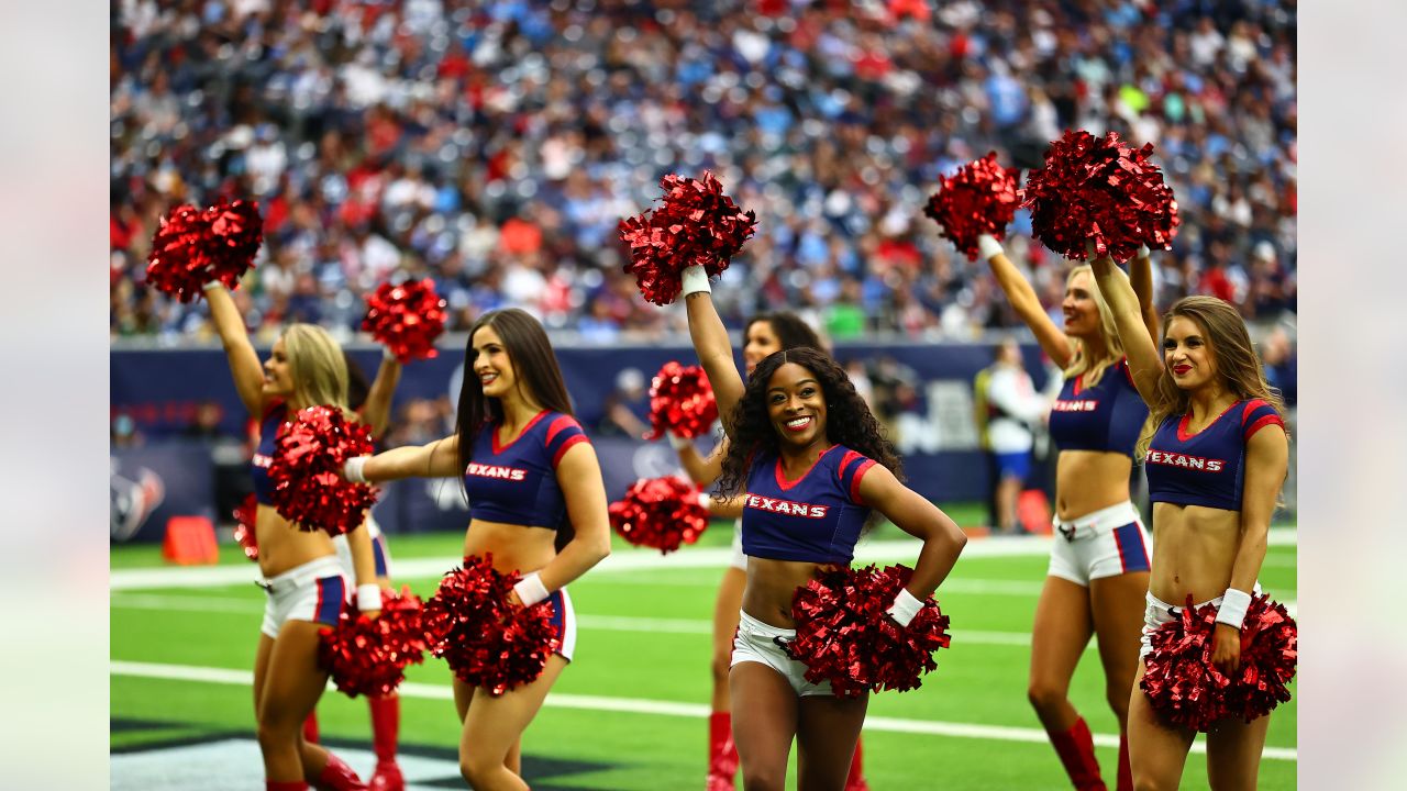 Texans Bring Some Holiday Cheer, Beat Titans 19-14