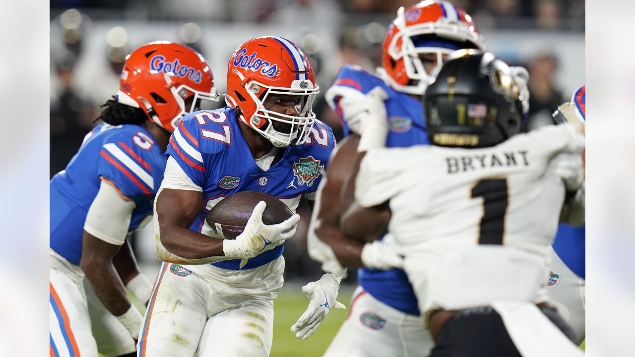 Florida Gators running back Dameon Pierce runs with the ball