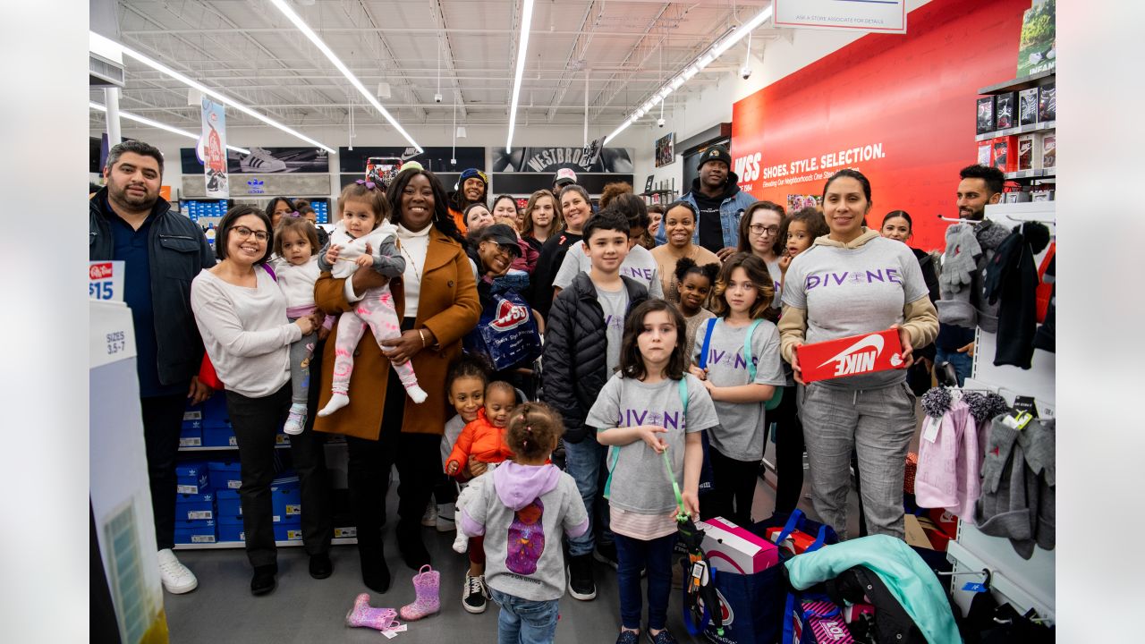 Texans' Laremy Tunsil surprises single mothers, children with meals, games,  gift bags and football tickets: 'I love giving back'