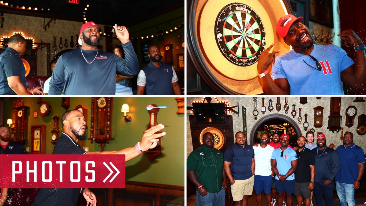 \ud83d\udcf8 | Texans Legends bond at Houston Flight Club