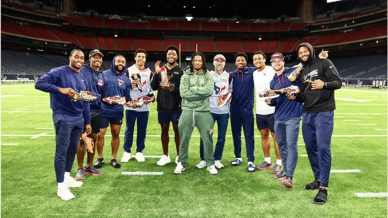 Texans' WRs honor rookie John Metchie III through My Cause My Cleats:  'Energy he brings to this locker room is insane'