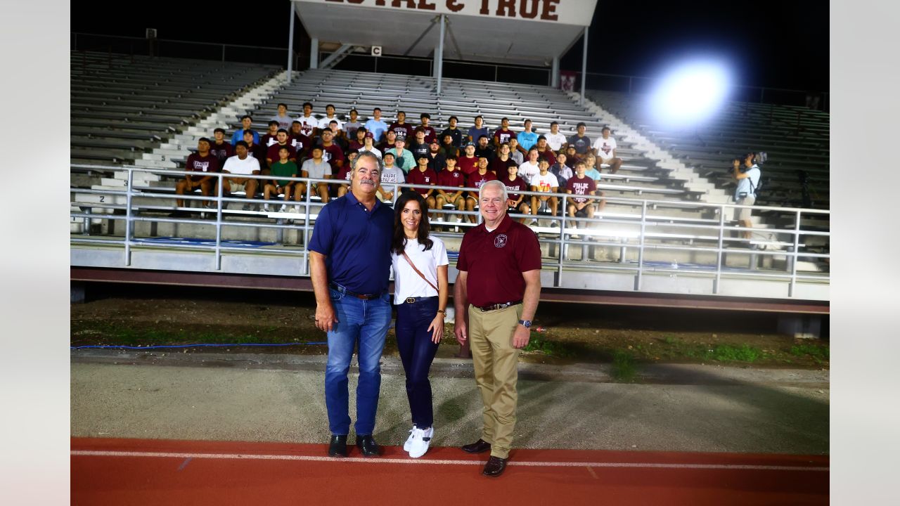 Video Uvalde football team gets special surprise from Houston