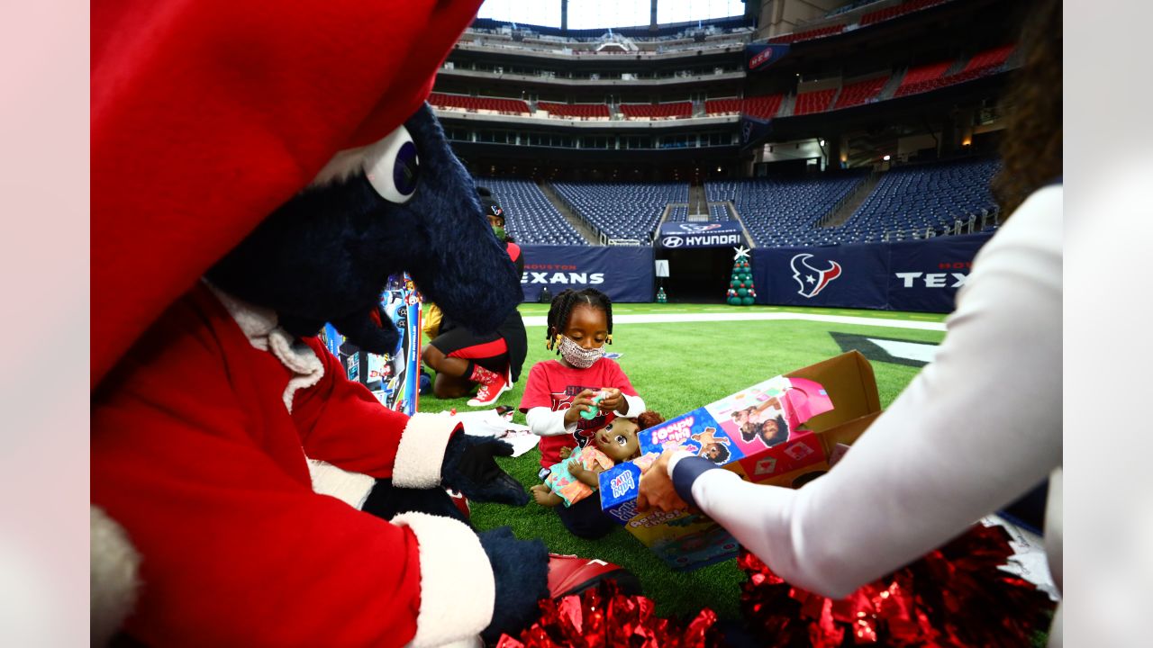 Houston Texans - Sign your kids up for the TORO's Kids Club pres. by Kroger  Holiday Party at Reliant Stadium this Wed., Dec. 18. Registration closes at  5 p.m. tomorrow & includes