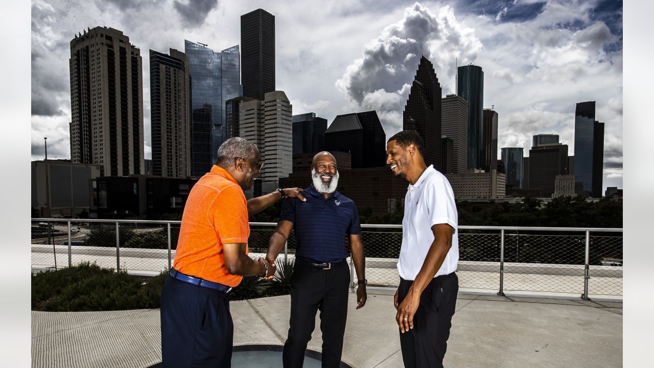 Texans' Lovie Smith congratulates Astros, Dusty Baker on World Series