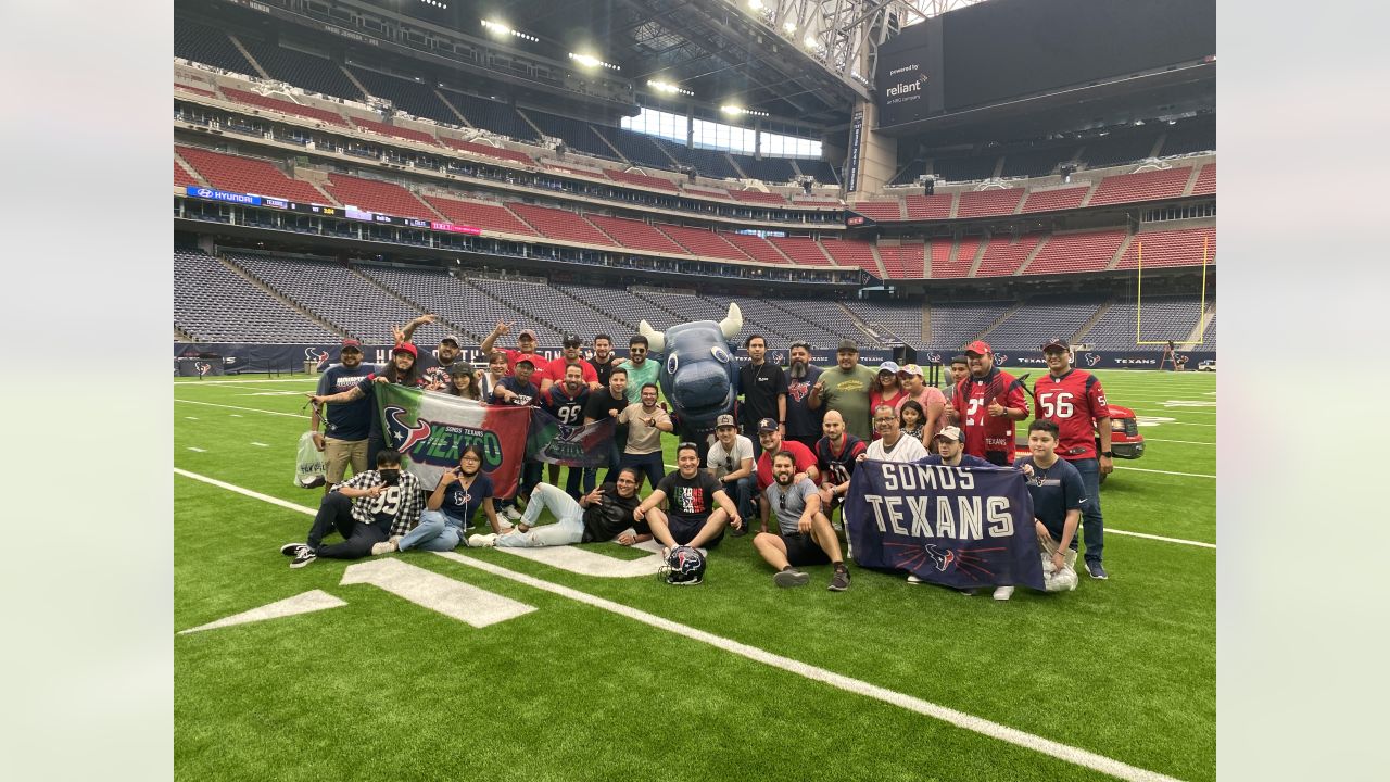 \ud83d\udcf8 | Mexico fans visit NRG Stadium for Liberty White Out game