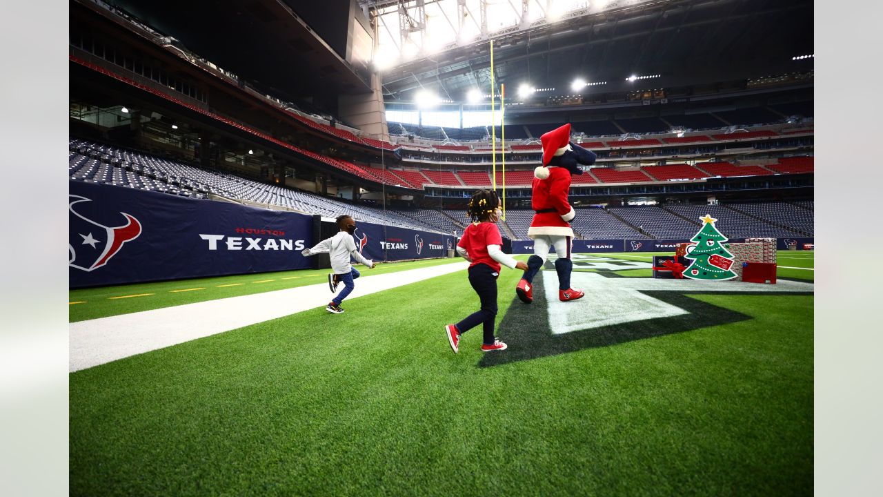 Houston Texans - Sign your kids up for the TORO's Kids Club pres. by Kroger  Holiday Party at Reliant Stadium this Wed., Dec. 18. Registration closes at  5 p.m. tomorrow & includes