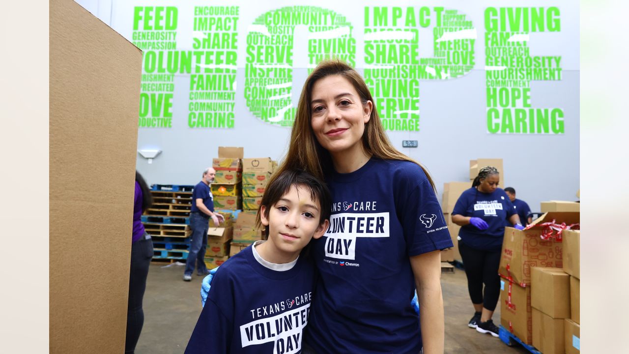 A great opportunity': Houston Texans, community give back during 11th  annual Texans Care Volunteer Day