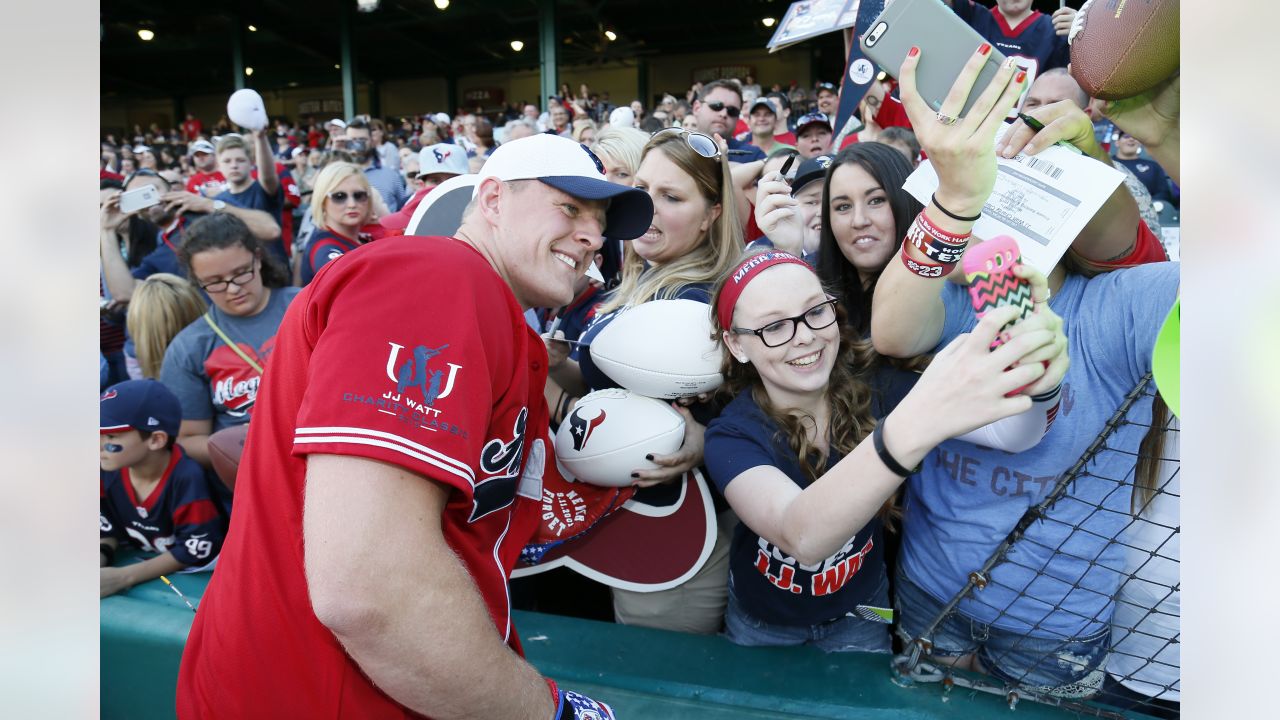 JJ Watt in conjunction with Gatorade helped teach kids about hydration  Wednesday at the Texans YMCA - ABC13 Houston