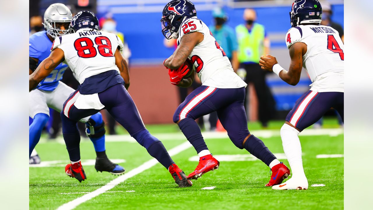 Deshaun Watson's 4 TDs lead Texans' Thanksgiving win over Lions