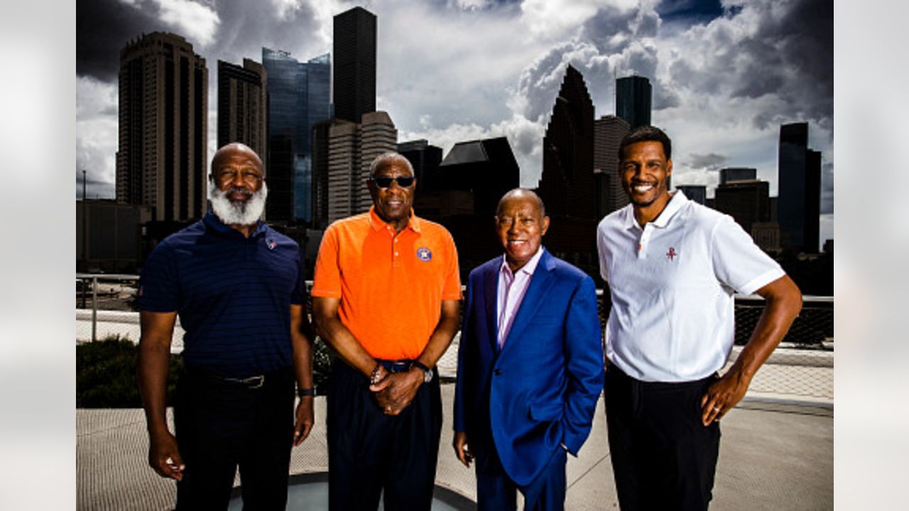 Texans' Lovie Smith congratulates Astros, Dusty Baker on World Series