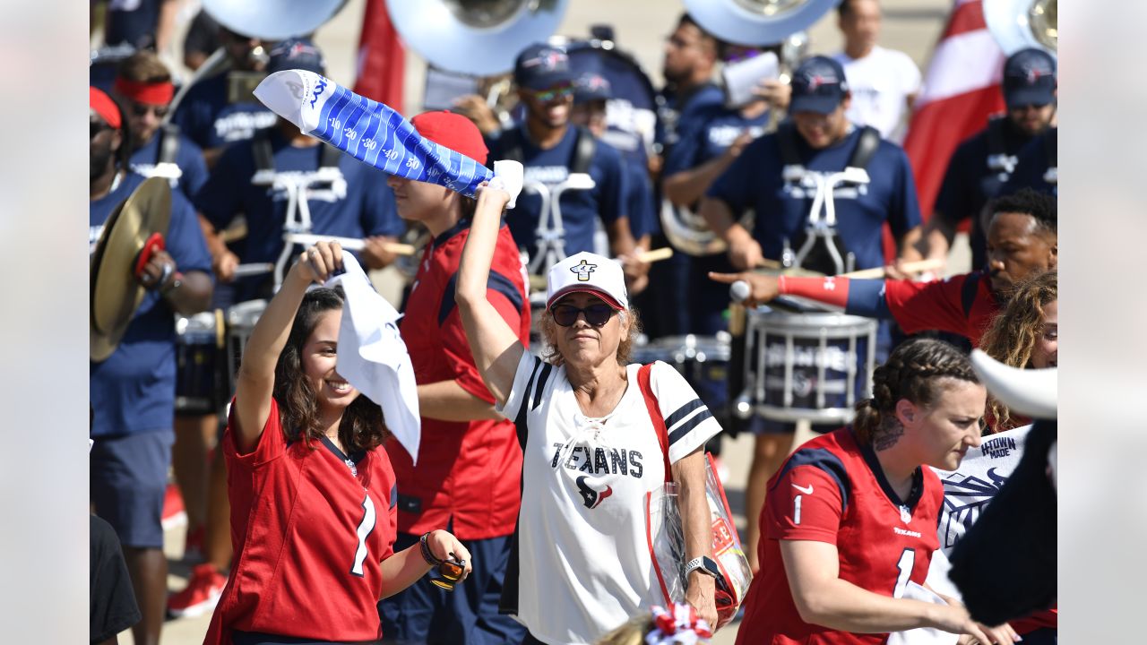 Indianapolis Colts vs. Houston Texans. Fans support on NFL Game. Silhouette  of supporters, big screen with two rivals in background Stock Photo - Alamy