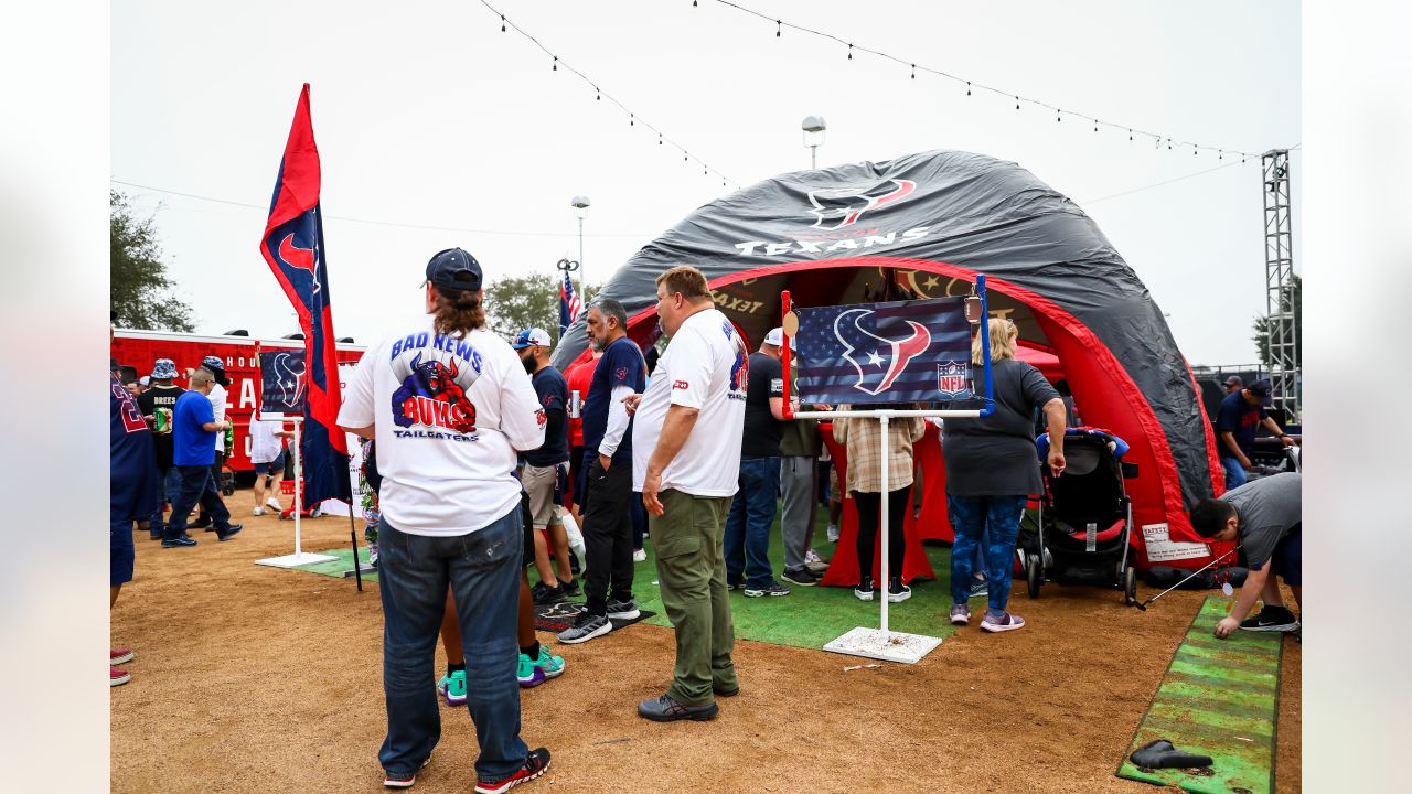 Houston Texans - The #INDvsHOU H-E-B Tailgaters of the Game are the Horns  Up Tailgaters from the Orange Lot!