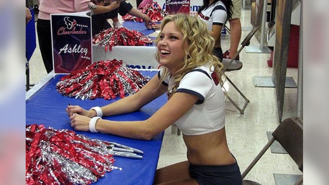 Houston Texans Cheerleaders swimsuit calendar signing