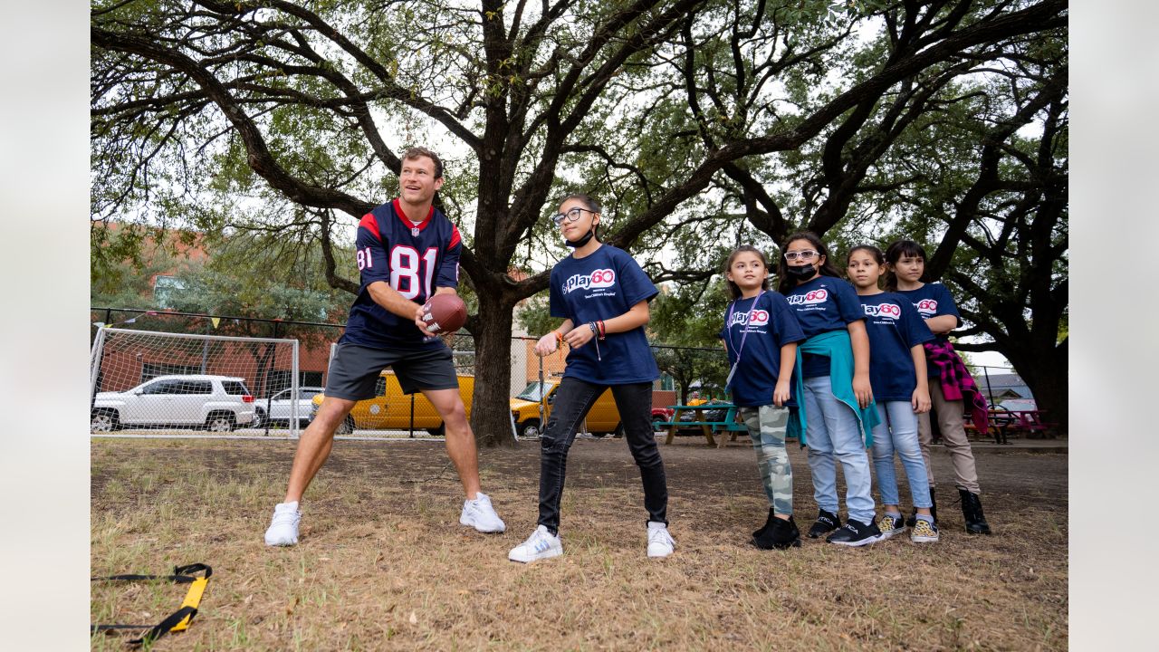 Redskins, kids Play 60 at Belvoir Annual youth fitness event